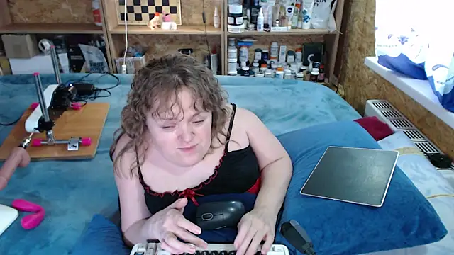 MiniNatalie online show from October 2, 2025, 11:28 am