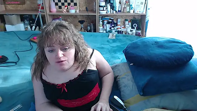 MiniNatalie online show from October 14, 2025, 7:53 am