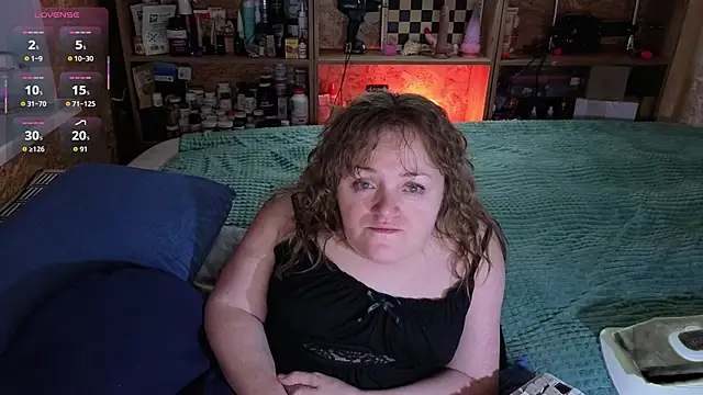 MiniNatalie online show from November 8, 2025, 2:06 pm