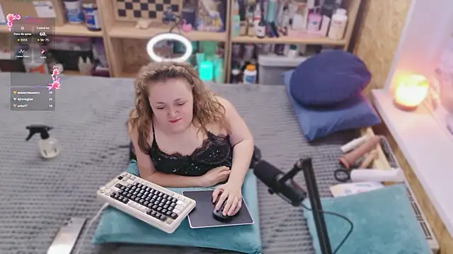 MiniNatalie online show from April 25, 2026, 1:41 pm