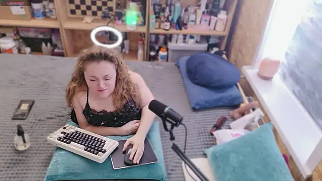 MiniNatalie online show from April 26, 2026, 9:18 am