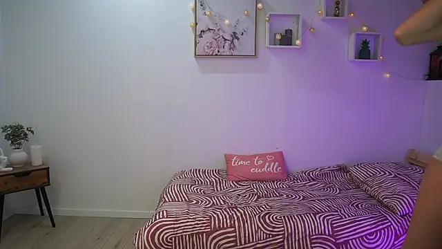 Amai  Liu online show from November 13, 2025, 7:02 pm