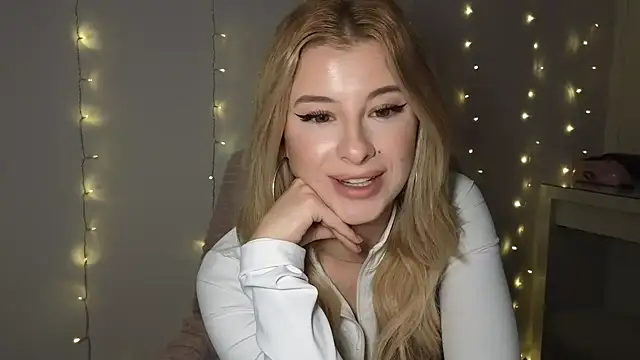 Mia-Minou online show from January 23, 2025, 11:37 am