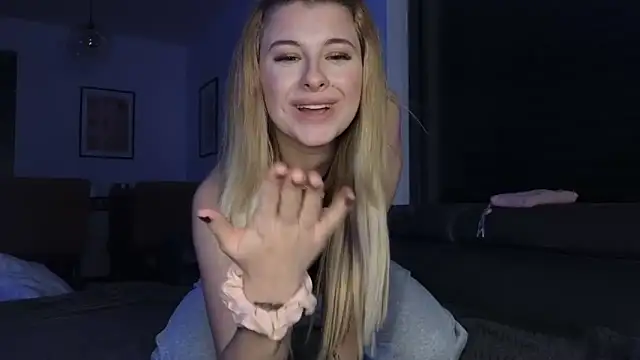 Mia-Minou online show from February 14, 2025, 7:44 pm