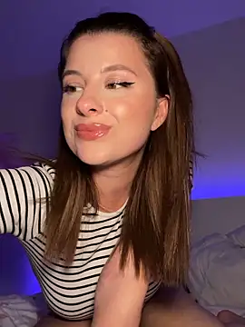 Mia-Minou online show from September 20, 2025, 9:27 pm