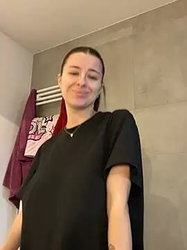 Mia-Minou online show from February 11, 2026, 11:48 am