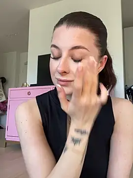 Mia-Minou online show from March 5, 2026, 11:17 am