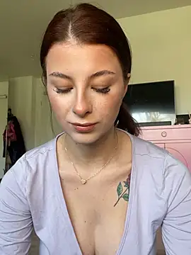 Mia-Minou online show from March 28, 2026, 7:41 am