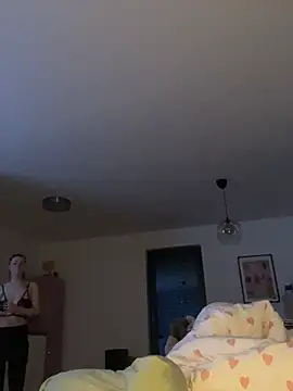 Mia-Minou online show from April 10, 2026, 7:40 pm