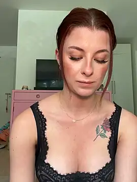 Snapshot of Mia-Minou chatting on June 10, 2026, 1:10 pm Mia-Minou online show from June 10, 2026, 1:10 pm