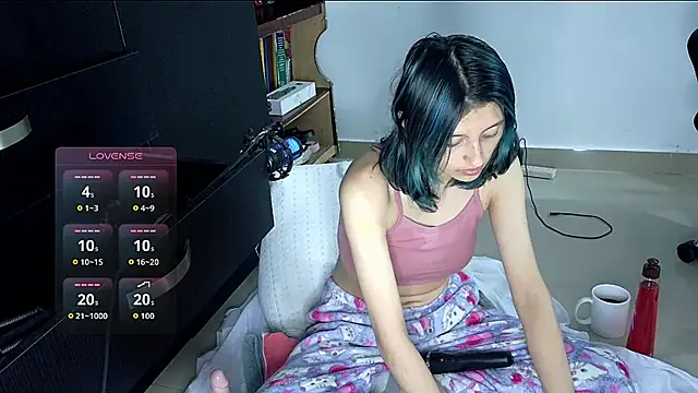 Snapshot of Camila---torres chatting on October 4, 2025, 2:20 am Camila---torres online show from October 4, 2025, 2:20 am