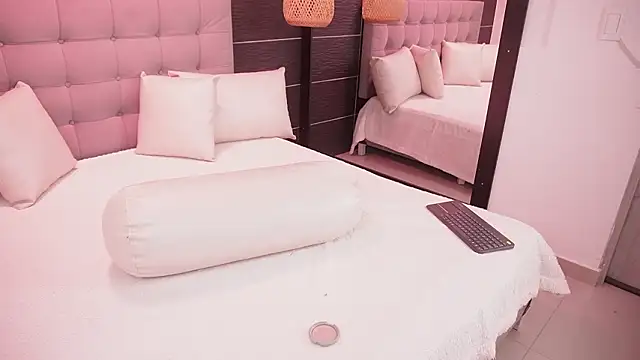 Bella TS  online show from February 26, 2026, 10:31 pm