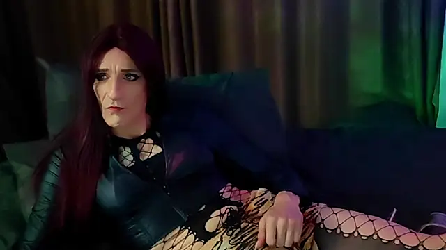 Snapshot of LuvNuk chatting on December 3, 2024, 11:02 pm LuvNuk online show from December 3, 2024, 11:02 pm