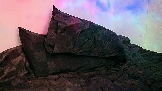 Snapshot of LuvNuk chatting on December 20, 2024, 7:44 am LuvNuk online show from December 20, 2024, 7:44 am