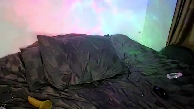 Snapshot of LuvNuk chatting on December 22, 2024, 11:44 am LuvNuk online show from December 22, 2024, 11:44 am