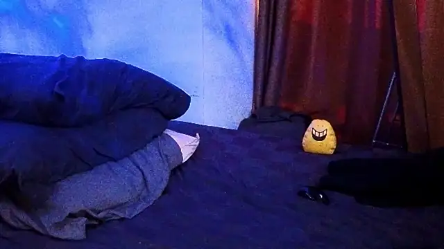 Snapshot of LuvNuk chatting on January 15, 2025, 12:09 am LuvNuk online show from January 15, 2025, 12:09 am