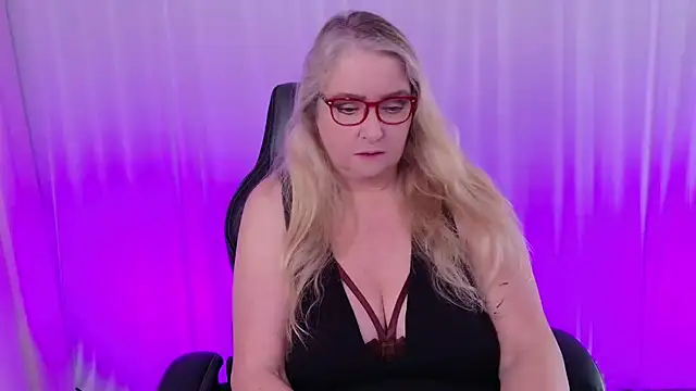 Snapshot of KatDSinclair chatting on February 7, 2025, 2:15 pm KatDSinclair online show from February 7, 2025, 2:15 pm