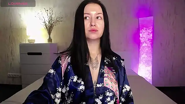 VioletCatt online show from December 13, 2024, 6:31 am
