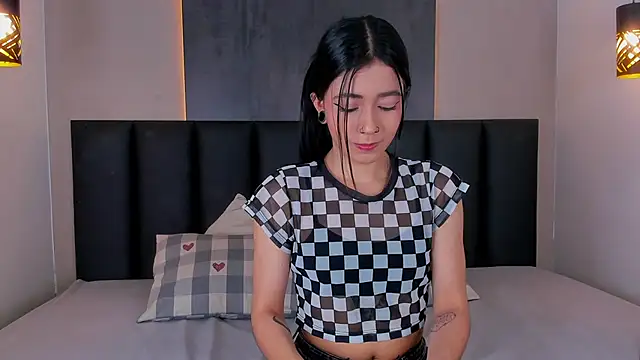 AmyPalmmer online show from December 2, 2025, 11:48 am