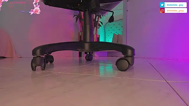 charlotte  grey online show from October 1, 2025, 9:10 pm