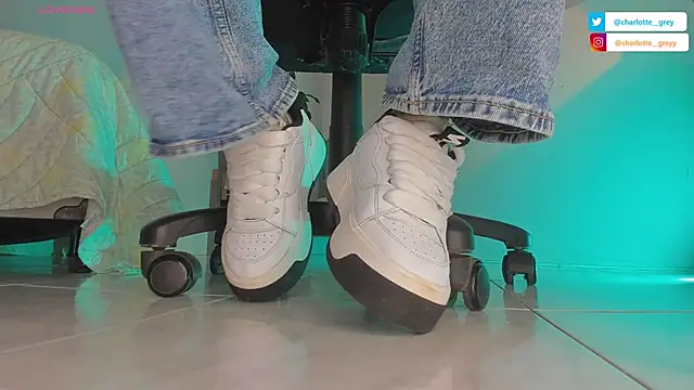 charlotte  grey online show from October 24, 2025, 8:27 pm