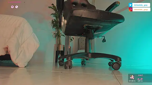 charlotte  grey online show from October 27, 2025, 8:24 pm