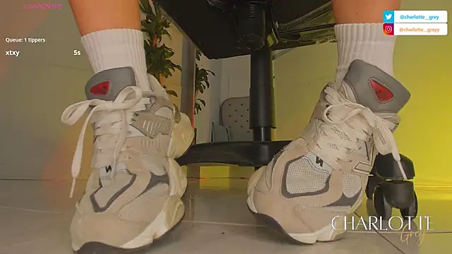 charlotte  grey online show from November 10, 2025, 6:07 pm