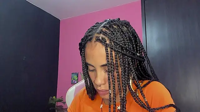 Snapshot of Juanadearco5 chatting on December 5, 2024, 2:20 am Juanadearco5 online show from December 5, 2024, 2:20 am