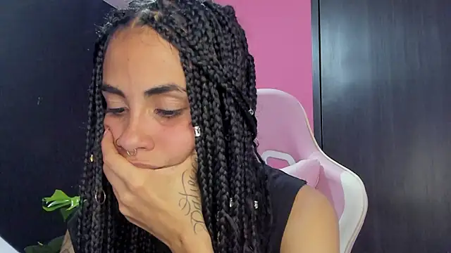 Snapshot of Juanadearco5 chatting on December 7, 2024, 12:30 am Juanadearco5 online show from December 7, 2024, 12:30 am