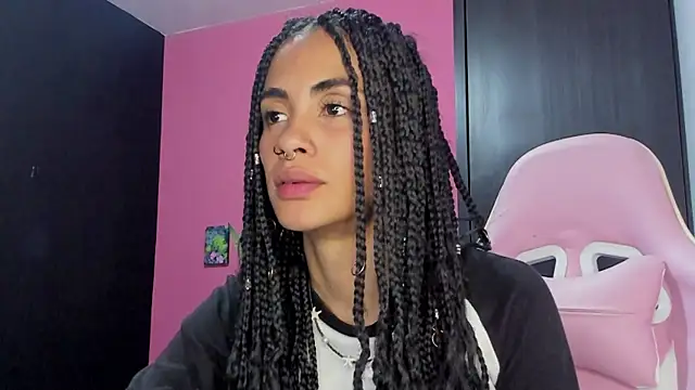 Snapshot of Juanadearco5 chatting on December 11, 2024, 12:12 am Juanadearco5 online show from December 11, 2024, 12:12 am