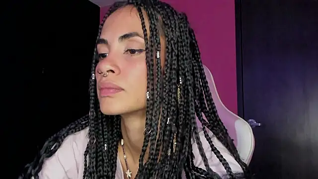 Snapshot of Juanadearco5 chatting on December 11, 2024, 10:16 pm Juanadearco5 online show from December 11, 2024, 10:16 pm