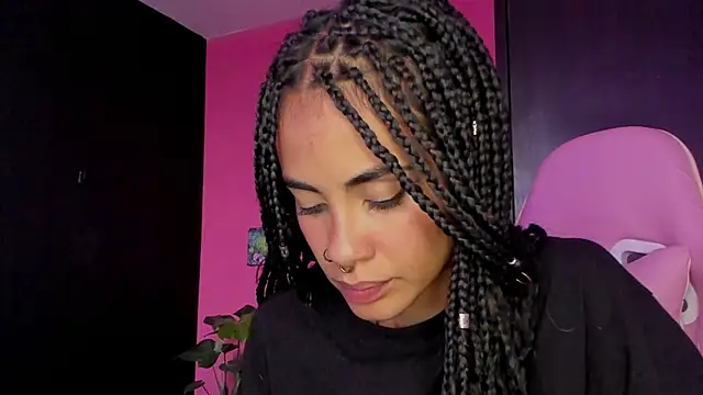 Snapshot of Juanadearco5 chatting on December 15, 2024, 10:04 pm Juanadearco5 online show from December 15, 2024, 10:04 pm