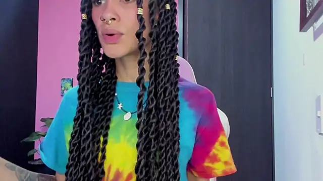 Snapshot of Juanadearco5 chatting on December 19, 2024, 10:10 pm Juanadearco5 online show from December 19, 2024, 10:10 pm