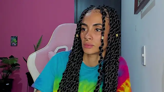 Snapshot of Juanadearco5 chatting on December 20, 2024, 1:25 am Juanadearco5 online show from December 20, 2024, 1:25 am