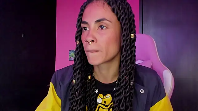 Snapshot of Juanadearco5 chatting on December 23, 2024, 9:51 pm Juanadearco5 online show from December 23, 2024, 9:51 pm