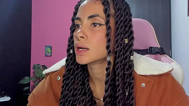 Snapshot of Juanadearco5 chatting on December 31, 2024, 1:15 am Juanadearco5 online show from December 31, 2024, 1:15 am