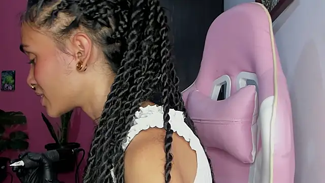 Snapshot of Juanadearco5 chatting on January 5, 2025, 11:22 pm Juanadearco5 online show from January 5, 2025, 11:22 pm