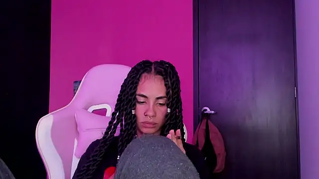 Snapshot of Juanadearco5 chatting on January 8, 2025, 9:34 pm Juanadearco5 online show from January 8, 2025, 9:34 pm