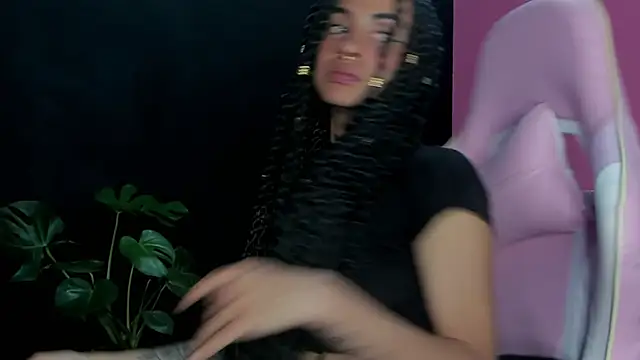 Snapshot of Juanadearco5 chatting on January 15, 2025, 12:51 am Juanadearco5 online show from January 15, 2025, 12:51 am