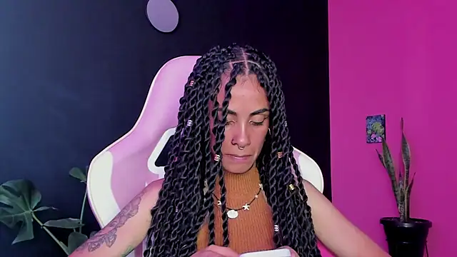 Snapshot of Juanadearco5 chatting on January 16, 2025, 8:36 pm Juanadearco5 online show from January 16, 2025, 8:36 pm