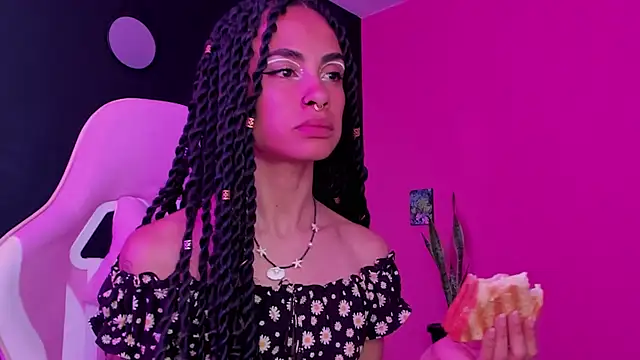 Snapshot of Juanadearco5 chatting on January 17, 2025, 3:53 pm Juanadearco5 online show from January 17, 2025, 3:53 pm