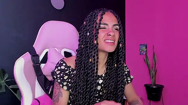 Snapshot of Juanadearco5 chatting on January 17, 2025, 6:54 pm Juanadearco5 online show from January 17, 2025, 6:54 pm