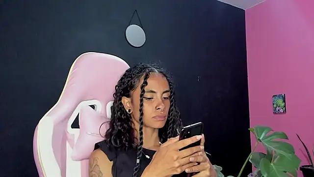 Snapshot of Juanadearco5 chatting on January 29, 2025, 12:12 am Juanadearco5 online show from January 29, 2025, 12:12 am