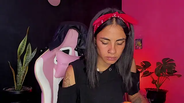 Snapshot of Juanadearco5 chatting on February 4, 2025, 9:10 pm Juanadearco5 online show from February 4, 2025, 9:10 pm