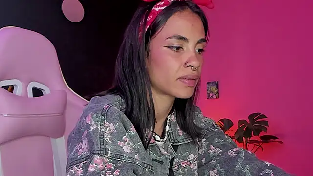 Snapshot of Juanadearco5 chatting on February 6, 2025, 9:28 pm Juanadearco5 online show from February 6, 2025, 9:28 pm