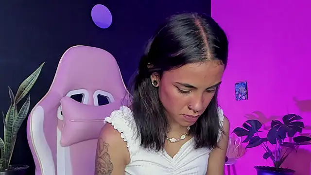 Snapshot of Juanadearco5 chatting on February 10, 2025, 12:29 pm Juanadearco5 online show from February 10, 2025, 12:29 pm