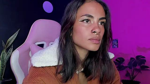 Snapshot of Juanadearco5 chatting on February 11, 2025, 12:27 pm Juanadearco5 online show from February 11, 2025, 12:27 pm