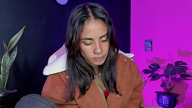 Snapshot of Juanadearco5 chatting on February 11, 2025, 3:29 pm Juanadearco5 online show from February 11, 2025, 3:29 pm