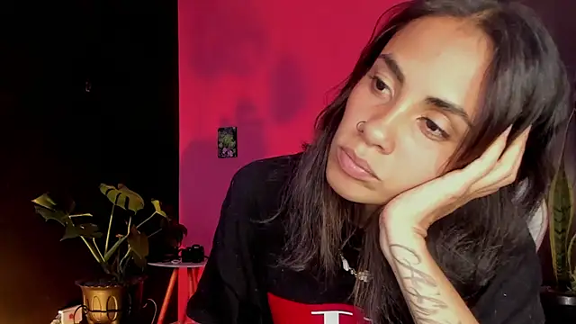 Snapshot of Juanadearco5 chatting on March 17, 2025, 9:45 pm Juanadearco5 online show from March 17, 2025, 9:45 pm