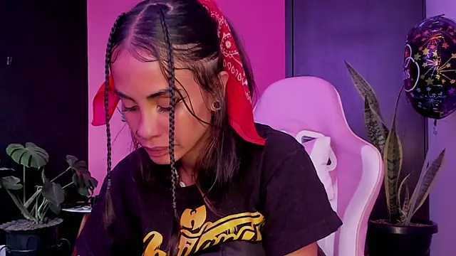 Snapshot of Juanadearco5 chatting on March 20, 2025, 4:42 pm Juanadearco5 online show from March 20, 2025, 4:42 pm